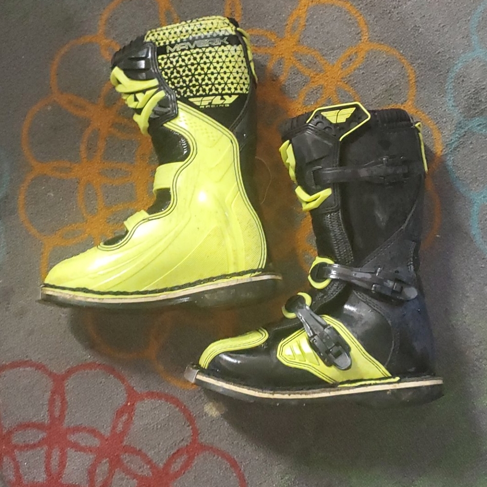 Fly boots